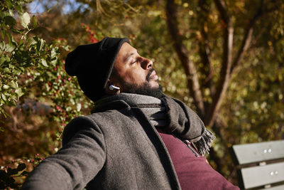 Man sitting on bench in autumn park