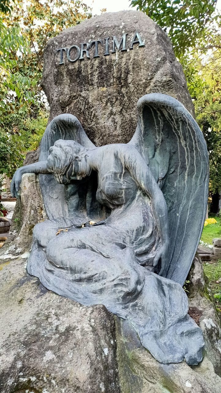 CLOSE-UP OF ANGEL STATUE IN PARK