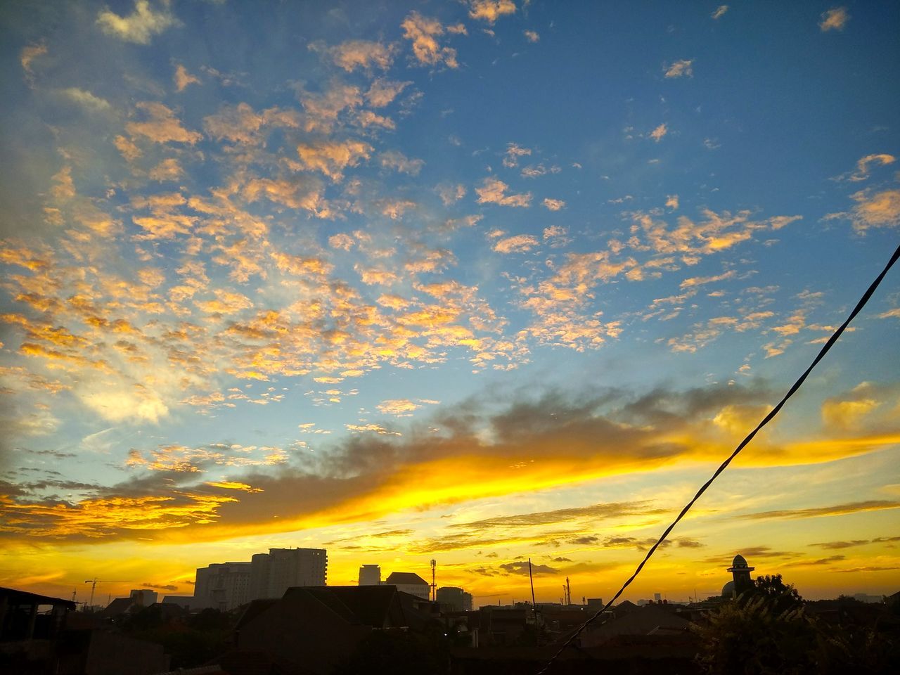 sunset, sky, cloud - sky, architecture, building exterior, no people, built structure, silhouette, nature, beauty in nature, outdoors, city, tree, cityscape, day