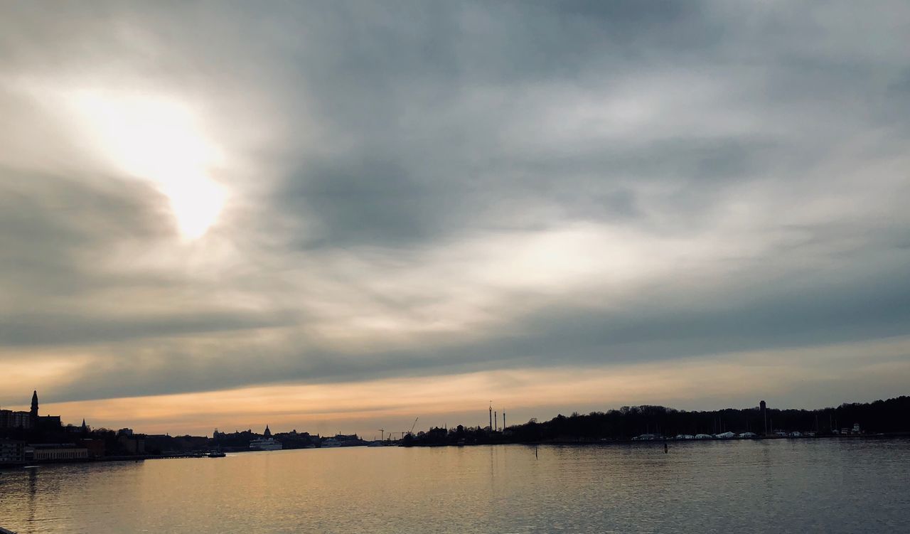 sky, cloud - sky, water, sunset, nature, architecture, beauty in nature, no people, tranquility, building exterior, scenics - nature, tranquil scene, built structure, waterfront, reflection, outdoors, lake, city