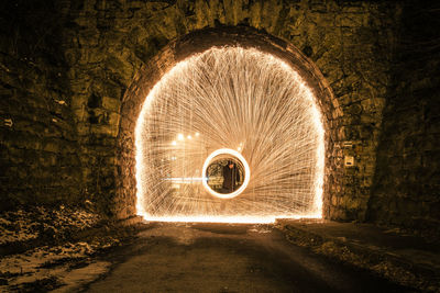 Man spinning wire wool in tunnel