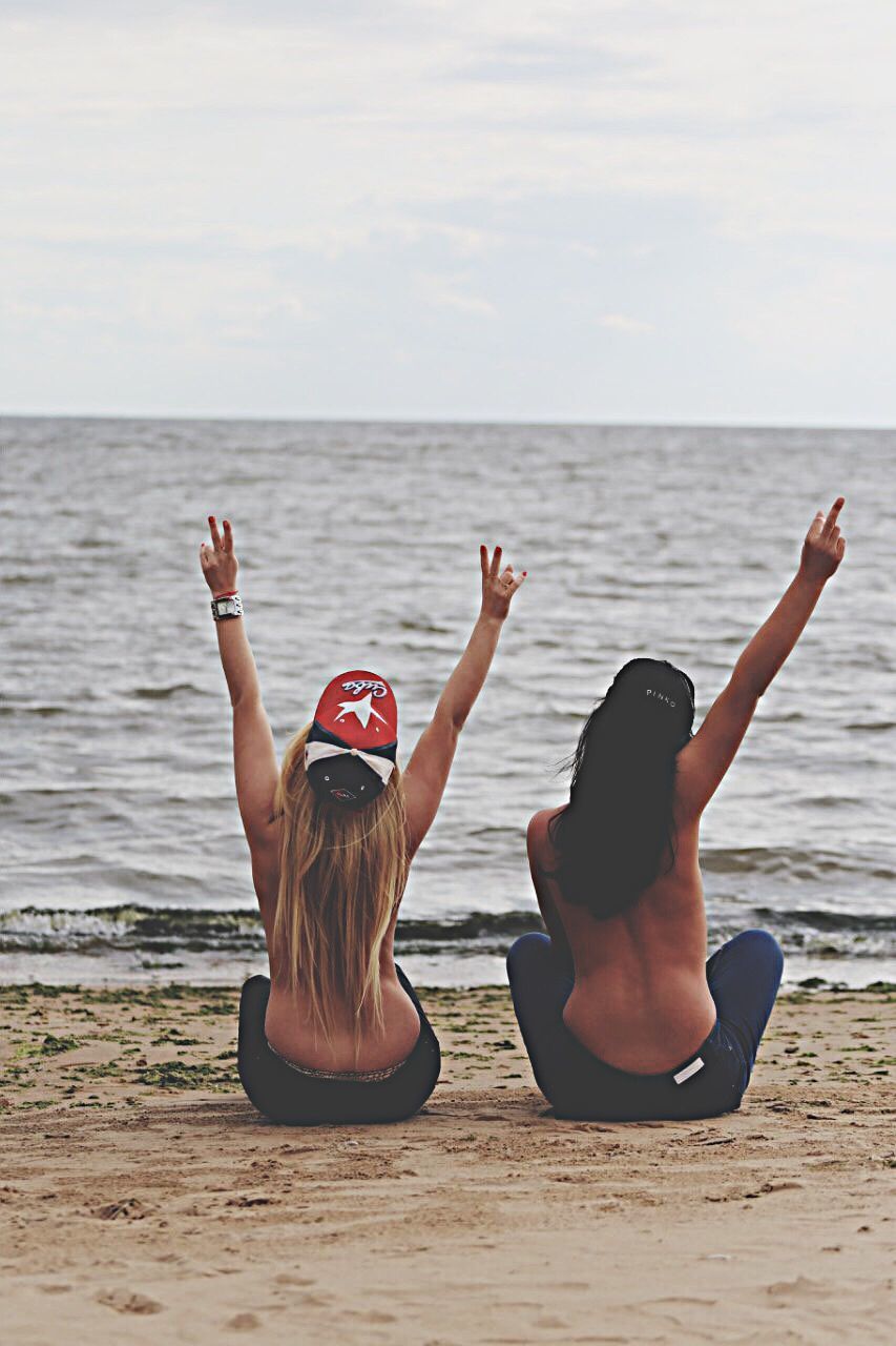 sea, horizon over water, lifestyles, water, leisure activity, person, beach, vacations, sky, relaxation, sitting, scenics, tranquility, young women, togetherness, shore, tranquil scene, beauty in nature