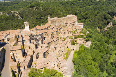 Aerial view of the medieval town of sorano in the province of grosseto on the hills of the tuscan 