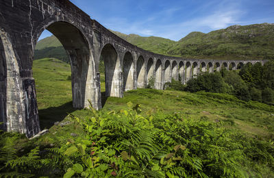 Arch bridge against sky