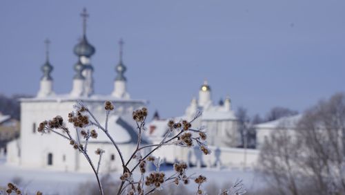 Sunny day in suzdal town in winter