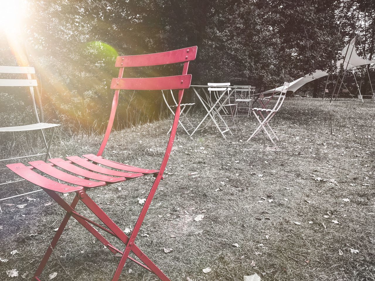 EMPTY CHAIRS AND TABLE IN PARK