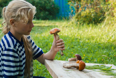 Woman holding mushrooms