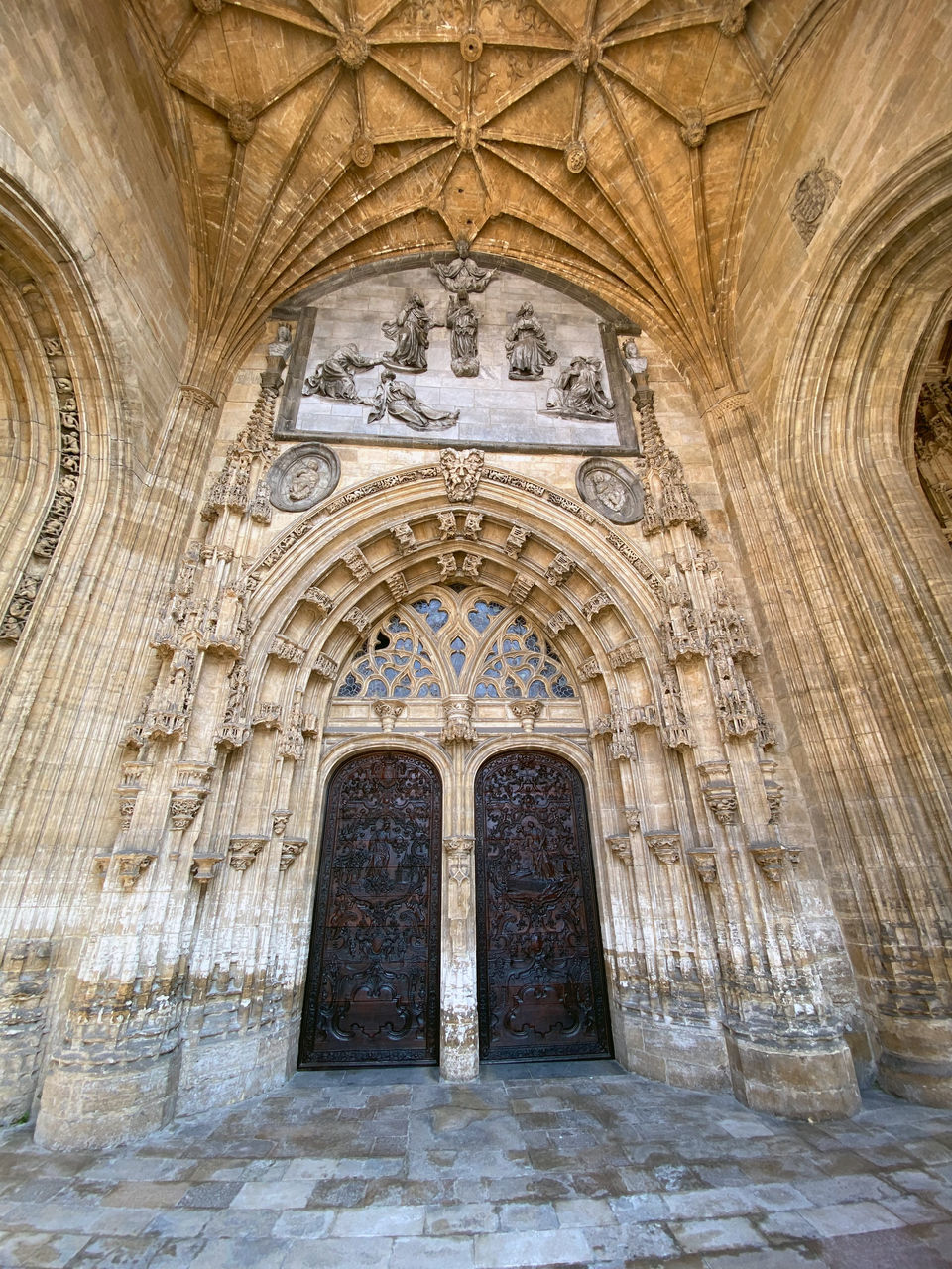 LOW ANGLE VIEW OF HISTORICAL BUILDING