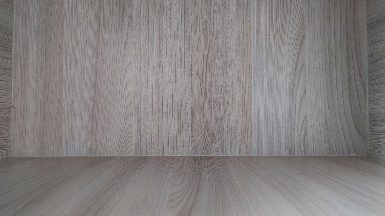 SURFACE LEVEL OF WOODEN TABLE