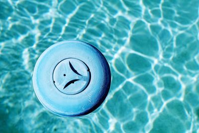 Close up of bubbles in water