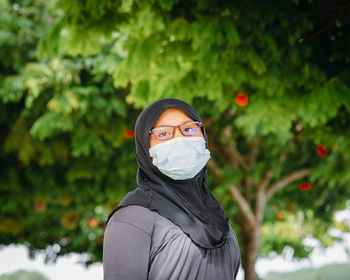 Young muslim woman wearing glasses and hijab head scarf and face mask. casual islamic girl.