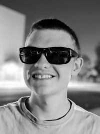 Portrait of young man wearing sunglasses