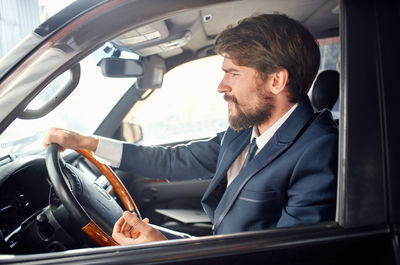 Portrait of smiling couple sitting in car