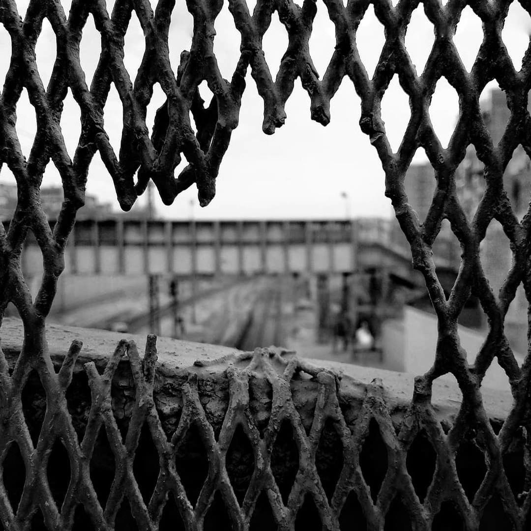 metal, protection, safety, security, focus on foreground, no people, day, roof, close-up, outdoors, rusty, pattern, built structure, building exterior, sky, tiled roof, architecture, nature