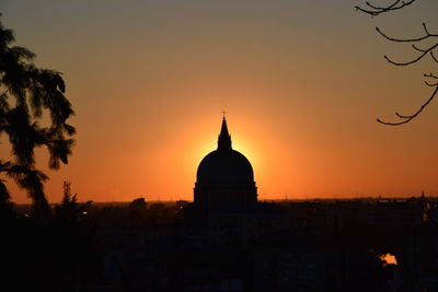 Silhouette of city at sunset