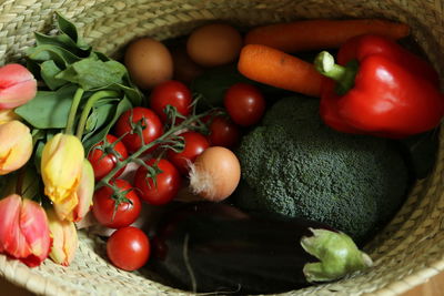 Close-up of fresh vegetables in wicker basket