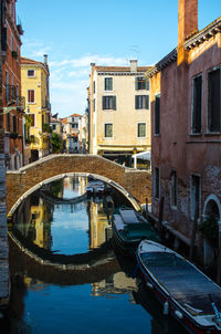 Famous for its ancient history, its canals and its carnival, venice still holds on all its magic.