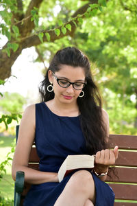 Young woman sitting on bench