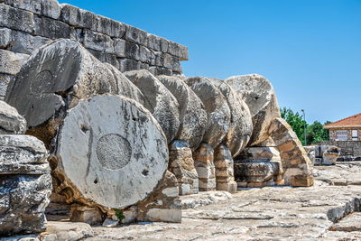 Stone structure against sky