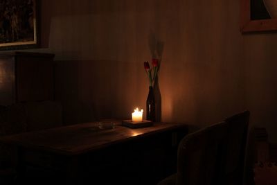 Candlelight on a table in a coffeshop