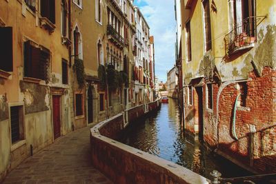 Narrow alley amidst buildings in city