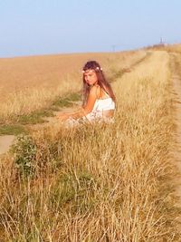 Young woman wearing sunglasses on field against sky