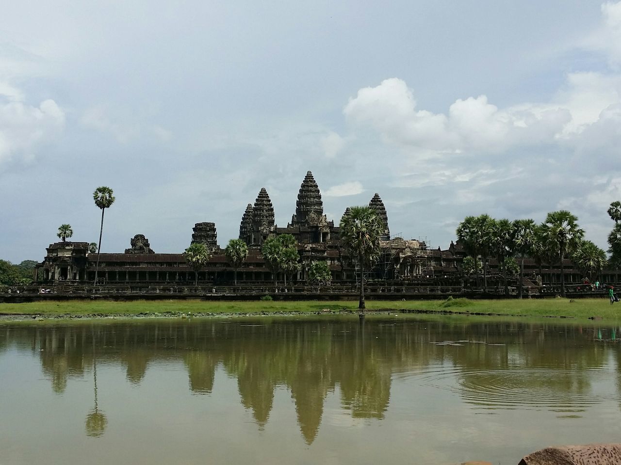 architecture, built structure, building exterior, water, waterfront, sky, reflection, tree, famous place, history, travel destinations, river, cloud - sky, lake, pond, tourism, travel, cloud, outdoors, day