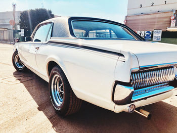 Mercury cougar vintage muscle car v8 engine