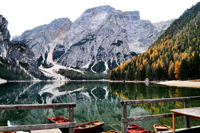 Panoramic view of lake and mountains against sky