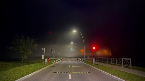 General view of a foggy road with illumination