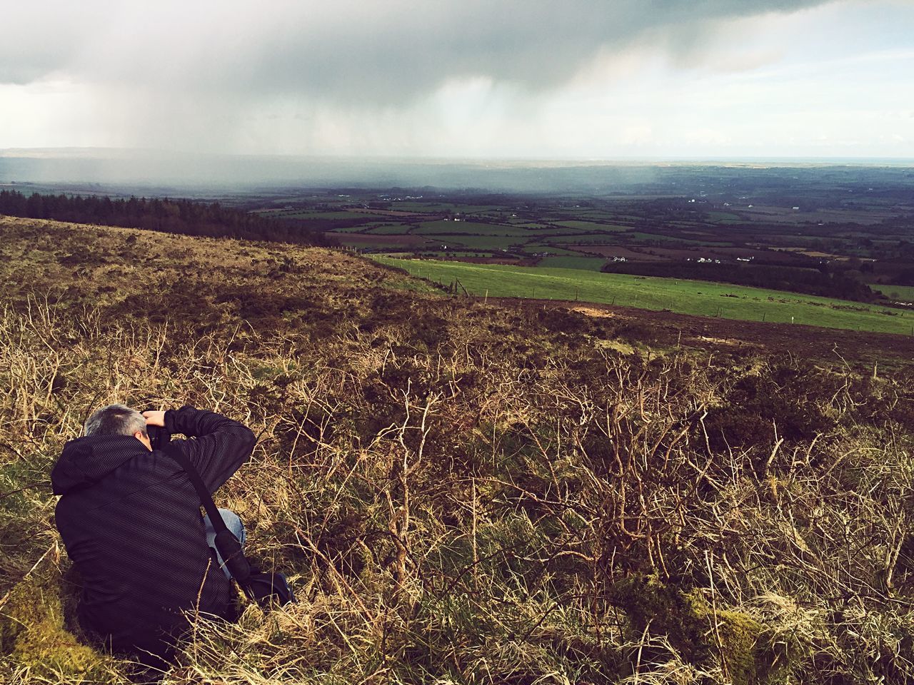 landscape, lifestyles, sky, leisure activity, men, field, rear view, tranquil scene, cloud - sky, scenics, grass, tranquility, beauty in nature, nature, person, standing, looking at view, casual clothing