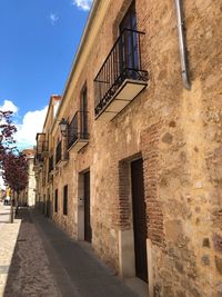 Narrow alley amidst buildings in city