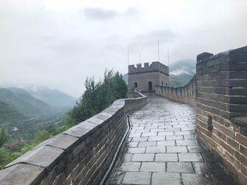 Great wall of china against sky