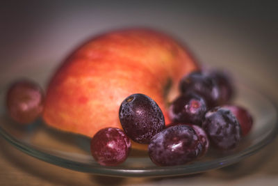 Close-up of grapes in bowl