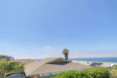 Scenic view of sea and building against sky