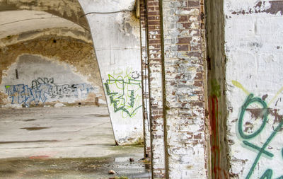 Graffiti on abandoned building