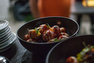 Street food photography for urban restaurants with a modern style.