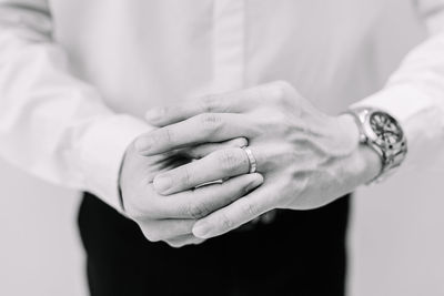 Close-up of hands on finger