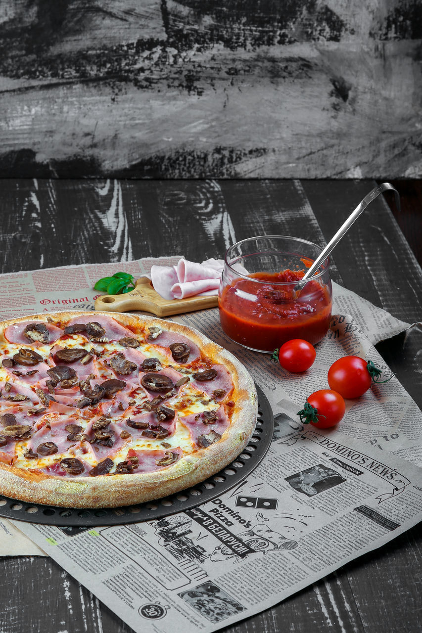 CLOSE-UP OF PIZZA ON TABLE