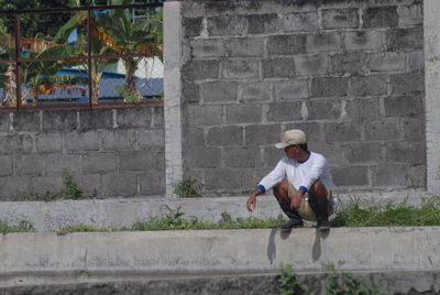 Full length of man sitting on steps