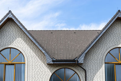 The church has a classic facade of white brick and a conical roof, visible large semicircular window