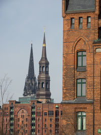 The city of hamburg and the river elbe