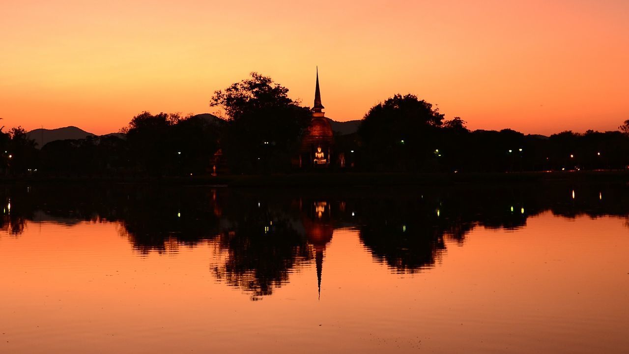 REFLECTION OF TREES IN LAKE