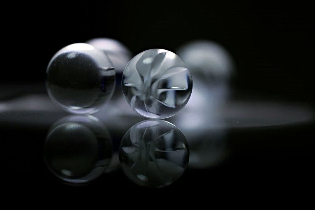 indoors, close-up, still life, glass - material, table, transparent, fragility, decoration, studio shot, focus on foreground, no people, black background, flower, freshness, reflection, vase, home interior, selective focus, white color, copy space