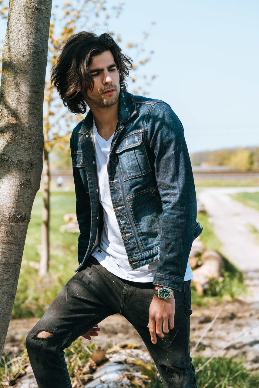 YOUNG MAN LOOKING AWAY