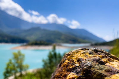 Scenic view of sea and mountains against sky