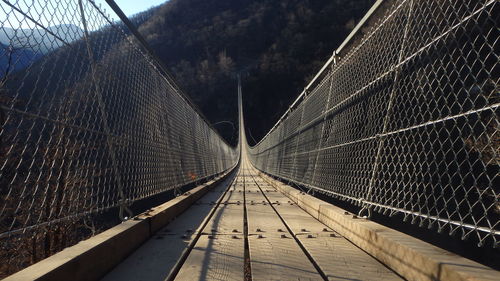 Footbridge over suspension bridge
