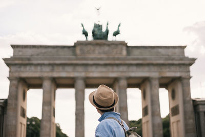 Tourist wearing a hat at the brandenburg gate berlin