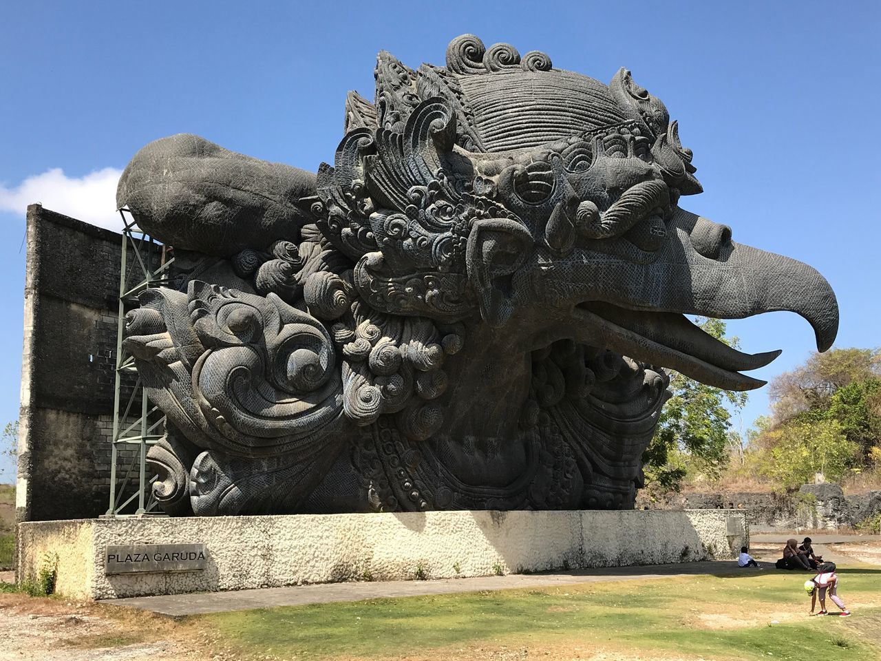 STATUE OF HISTORIC BUILDING