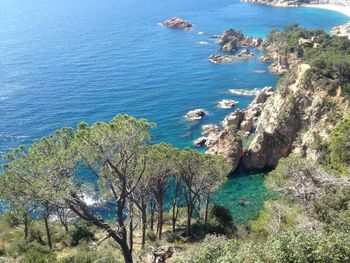 High angle view of sea by cliff against sky